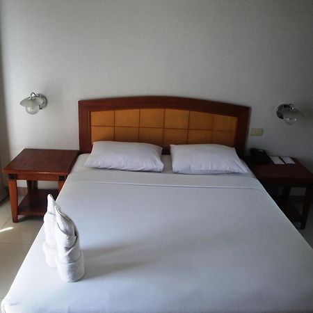Hotel Celebes Manado Quarto foto